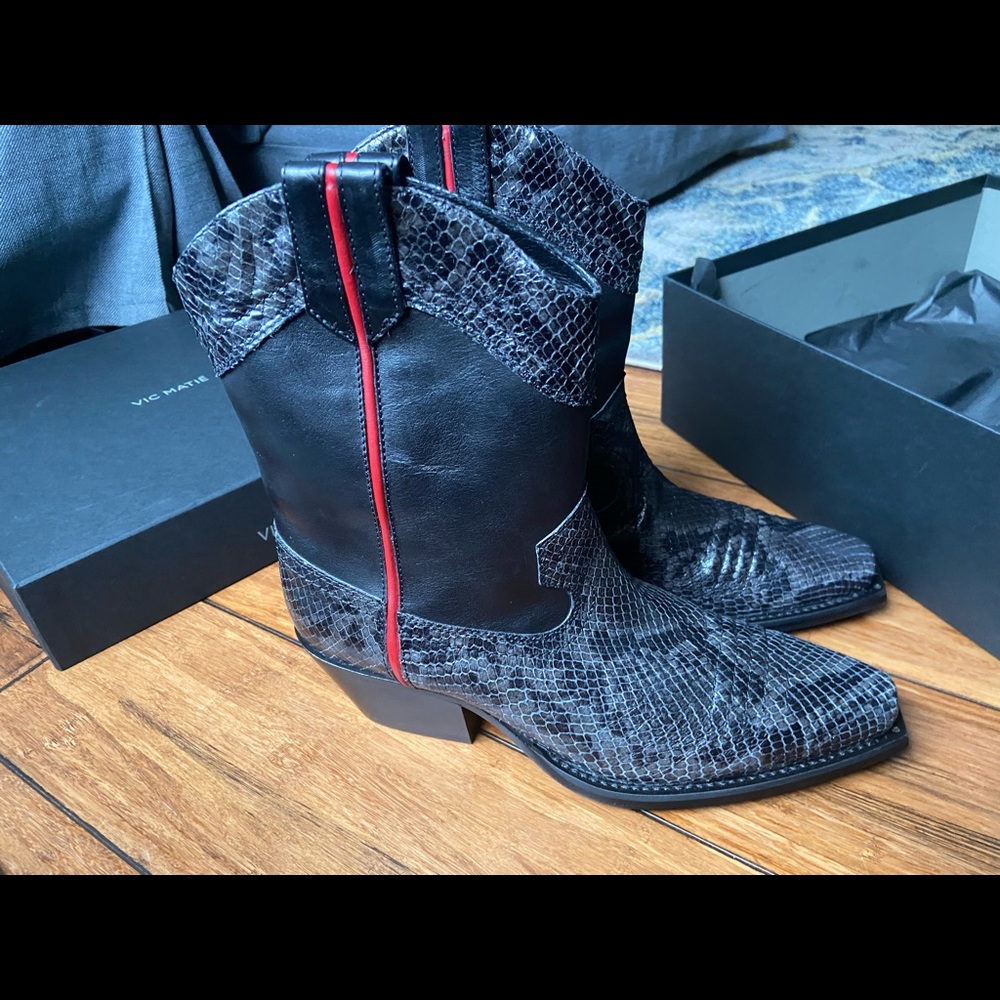 Vic Matie  Western Cowgirl Ankle Black Leather Boots 8